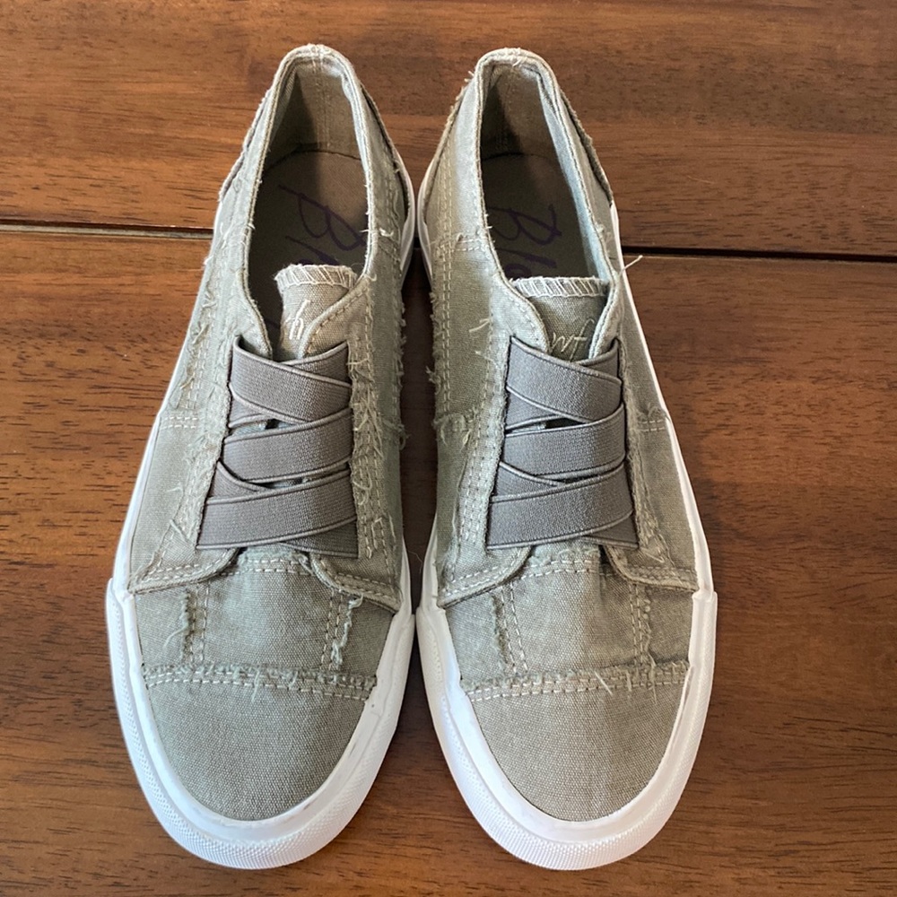 Blow fish Malibu Marley slip on sneaker. Size 6. Like new,worn once, olive